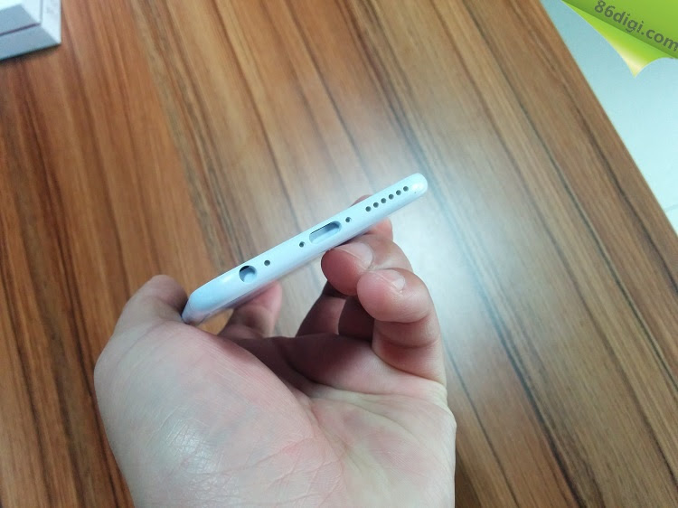 ว่อนเน็ต ! คลิปหลุด iPhone 6 โชว์ตัวเครื่องจำลองแบบเต็ม ๆ